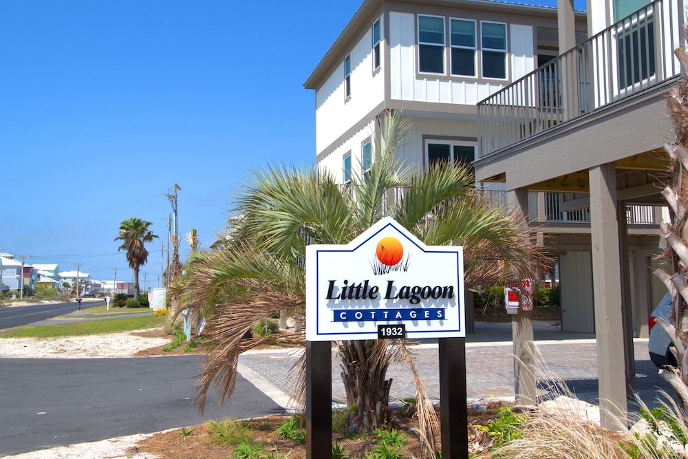Little Lagoon Cottages