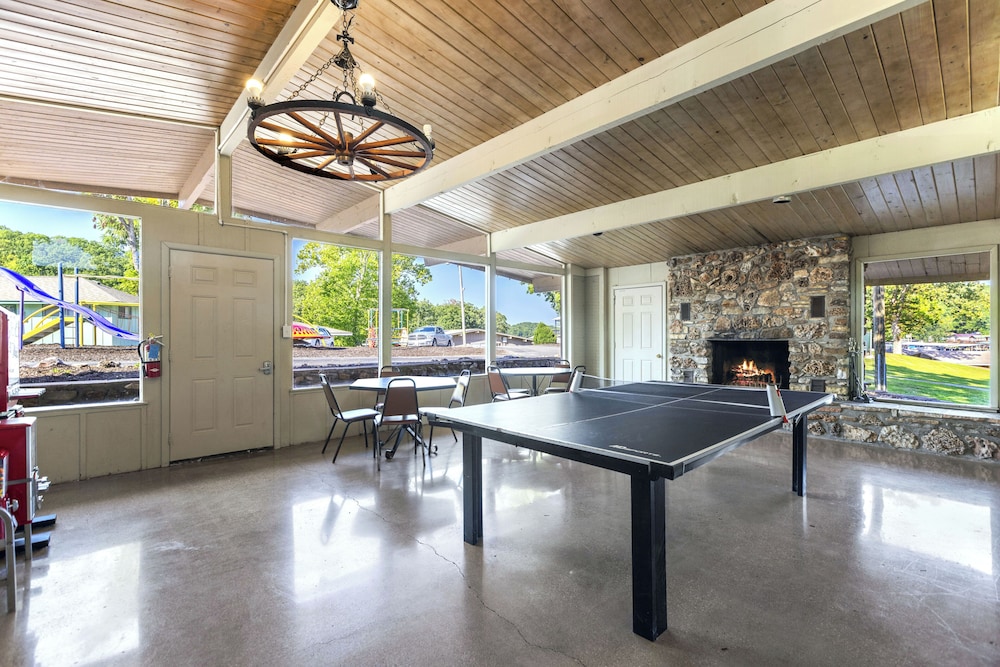 Bass Point Bliss - Resort Rental on Lake of the Ozarks Shoreline
