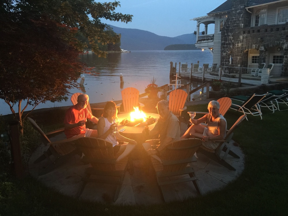 Boathouse Waterfront Lodging