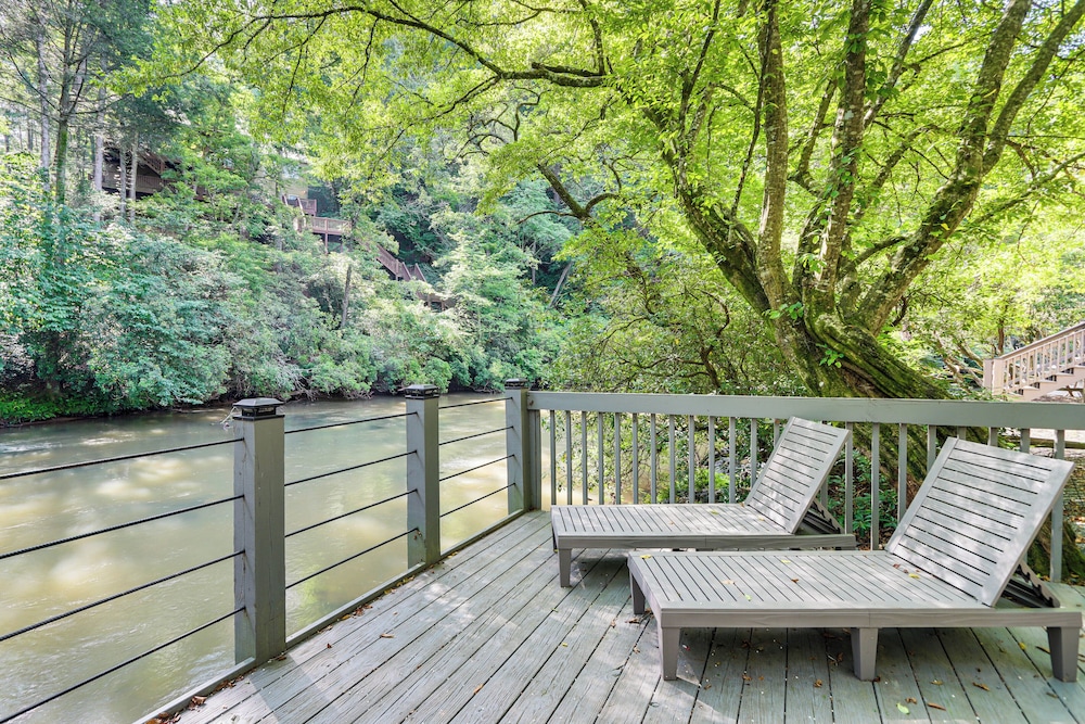 Cartecay River Retreat w/ Yard & Screened Porch!