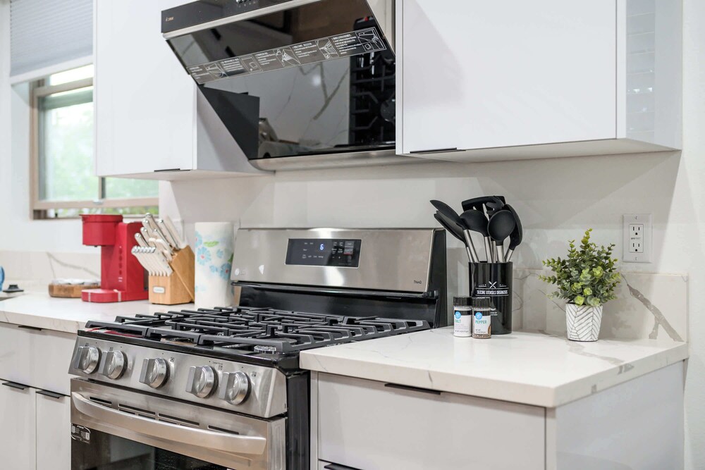 Not Affected by the Fire/modern 5BR Home With Parking, Near LA Attractions #4