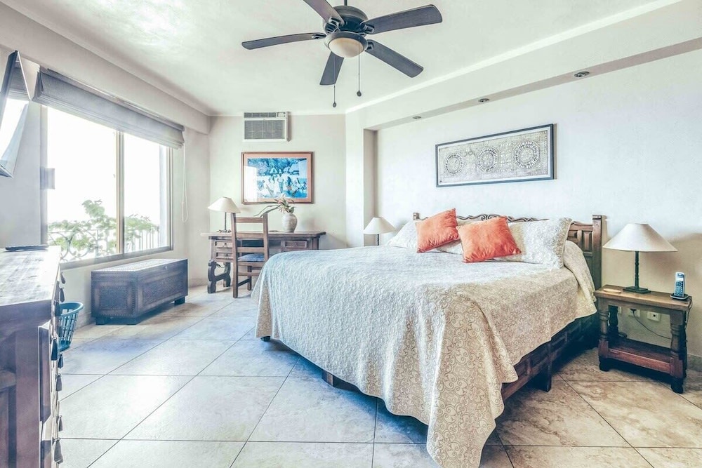 Ocean View 2Br Condo-balcony-beach-pool - 805