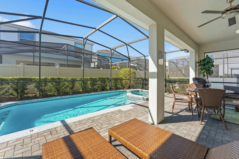 Family 6BR Home, Pool & Game Room