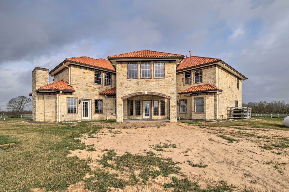 Grand Rosharon Estate on 10 Acres of Farmland view 2