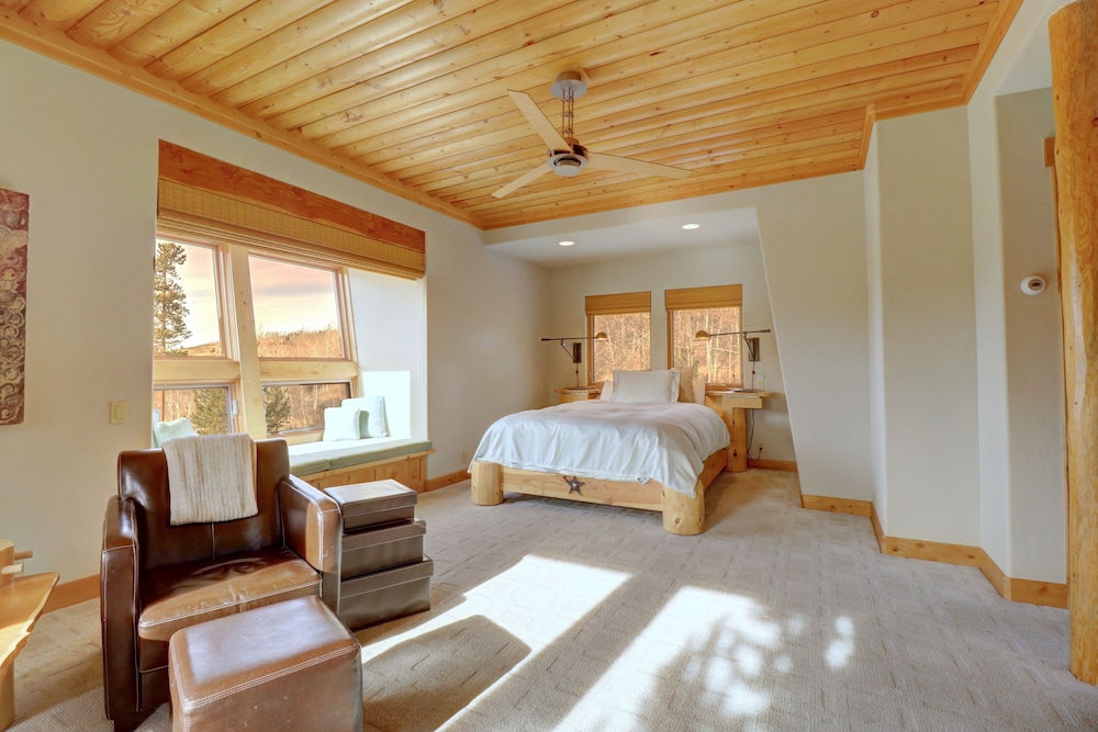 11 Stormwatch Circle 4br 3.5ba 4 Bedroom Home