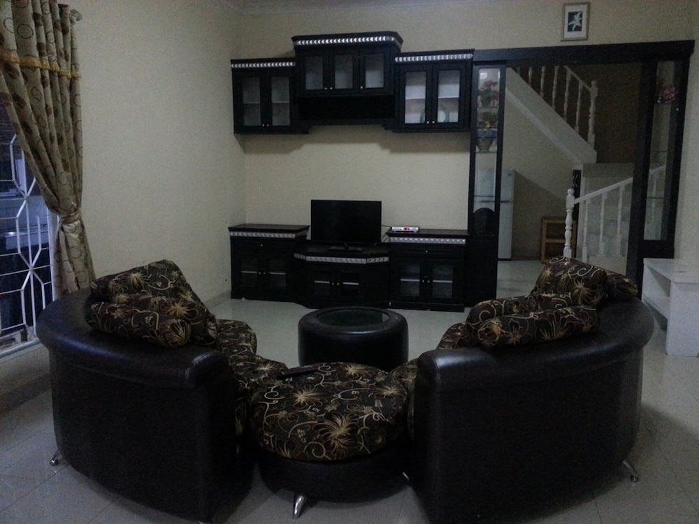 Villa Kota Bunga Cosmos