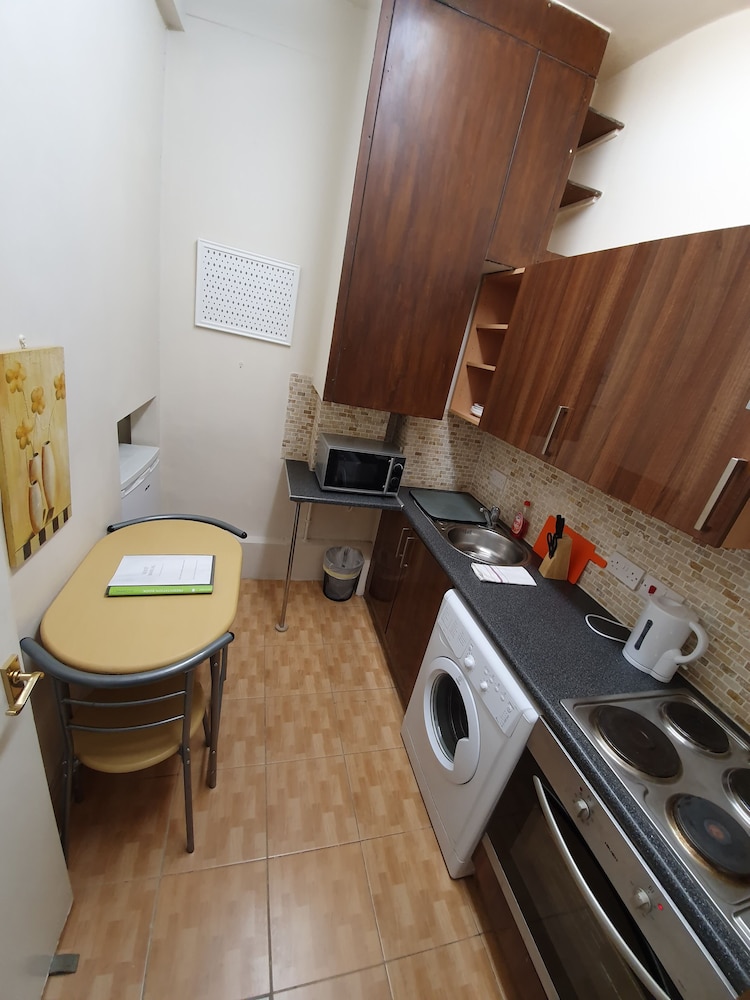 Victorian House 2 Bed 2 Bath Next to Barbican Tube