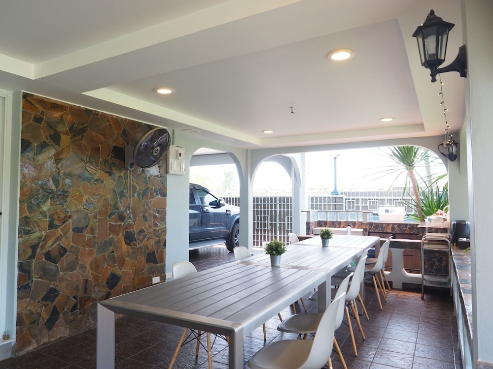 Lets Chill Pool Villa Najomtien Sattahip view 5