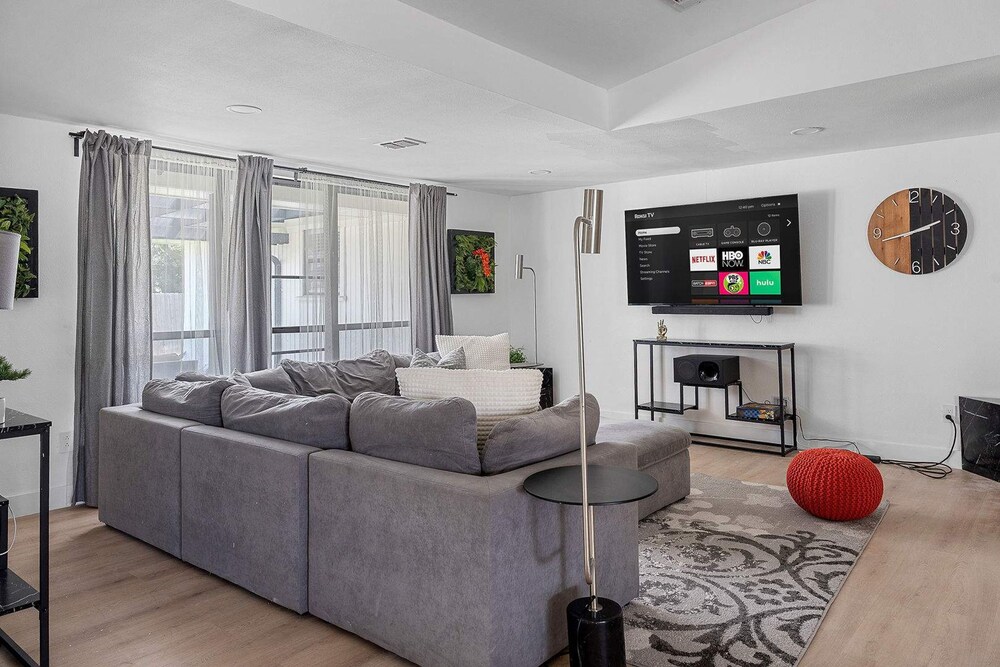 The Belvedere Pet Friendly Spacious Yard