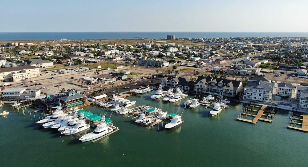 Sailfish & Dolphin Buyout by Avantstay 2 Units, Marina Front + View, Patio