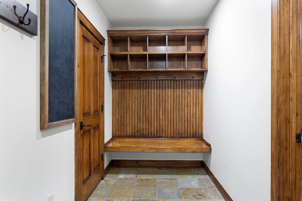 Trail's End Lodge at Deer Valley Resort - Two Bedroom Residence with Den and Spa #202 2 Condo