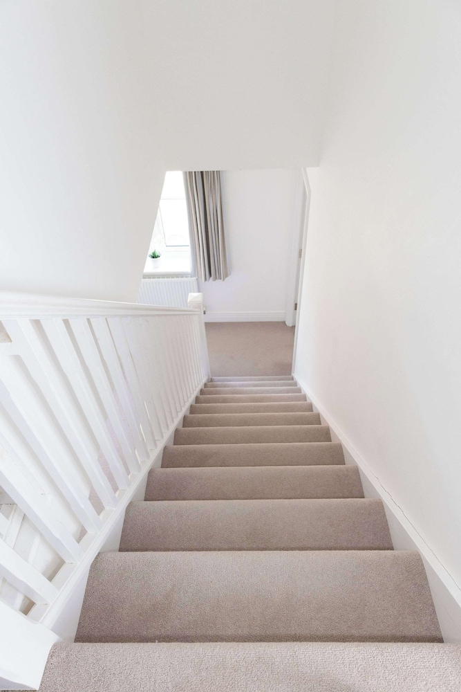 Modern Family Retreat Nr Beaches and Marina