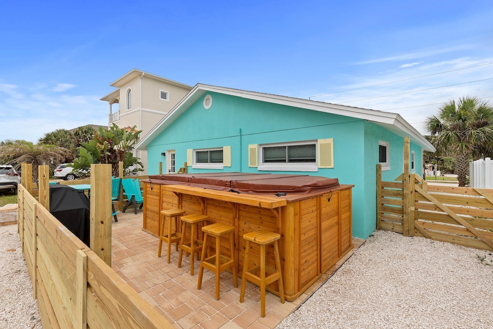 Aqua Beach Bungalow