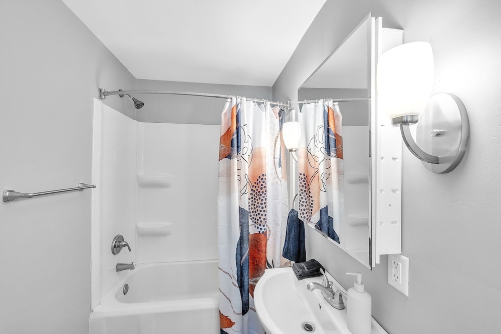 The Loft 3BR Apartment with Scenic Deck