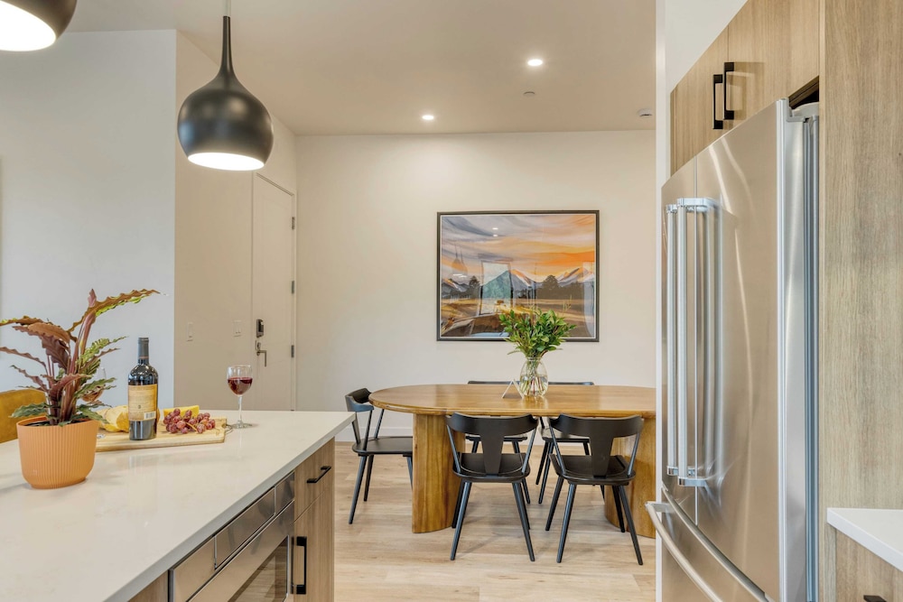 2 Units Minutes to Old Bend Deck + Hot Tub 1216 Skyline Ranch by Avantstay