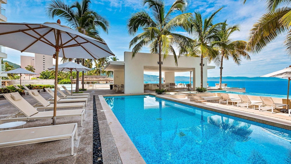 Beachfront Luxury 4BR Penthouse With Incredible Ocean Views
