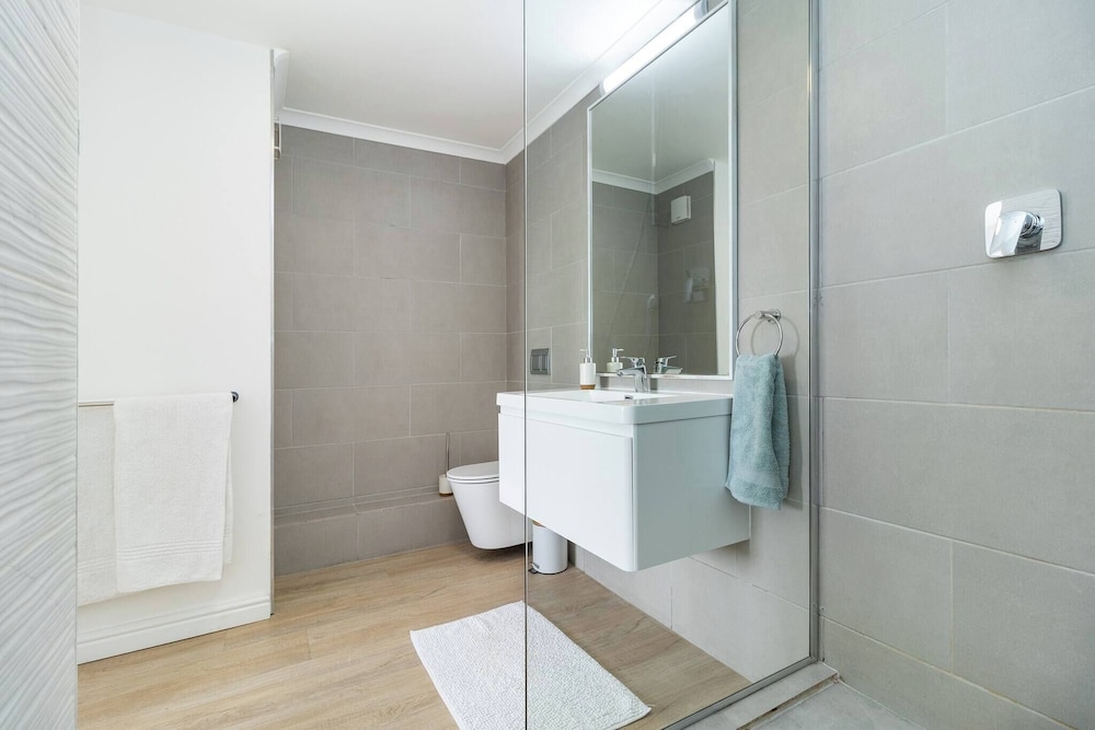 1 Bedroom Apartment, Seapoint, Cape Town