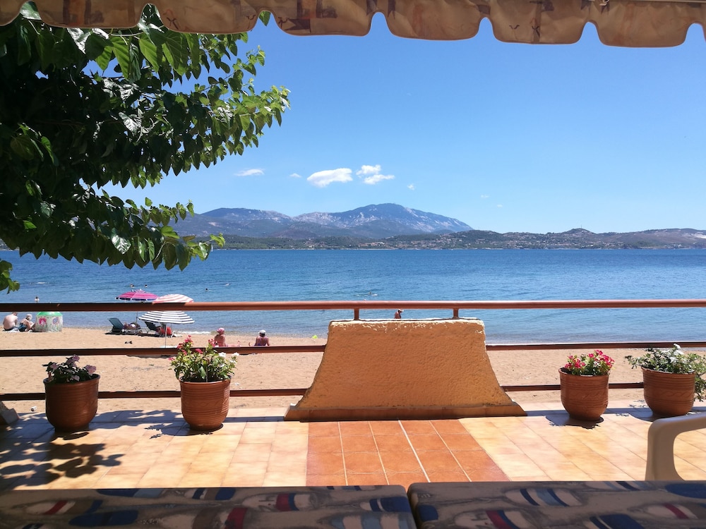 Alekos Beach Houses-Amalia