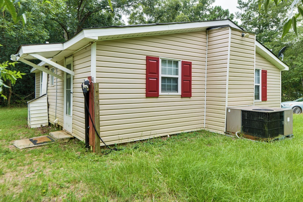 6 Mi to Museum of Aviation: Rural Kathleen Home