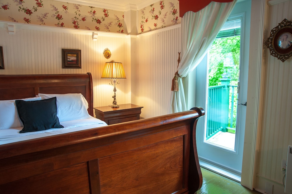 Lee Farm Inn