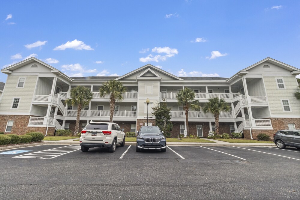 Arbor Trace #524 2 Bedroom Condo by RedAwning view 5