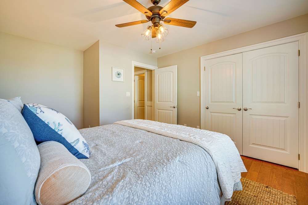 Close to Brigantine Beach: Home w/ 2 Decks