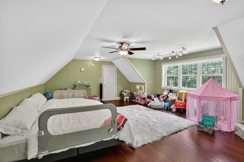 Gray Woodland Escape Golf, Pool & Cinema 5 Bedroom Home