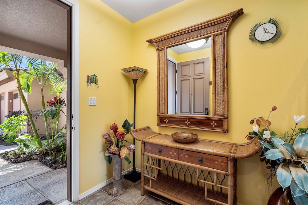 Spacious Top-floor Villa With Stunning Views - Walk to A-bay, Dining & Shops! - Vrkcv