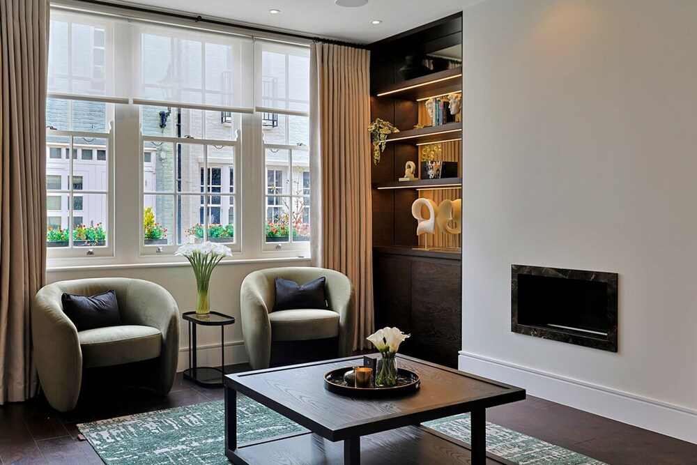 Luxe Home With Cinema Room - South Kensington