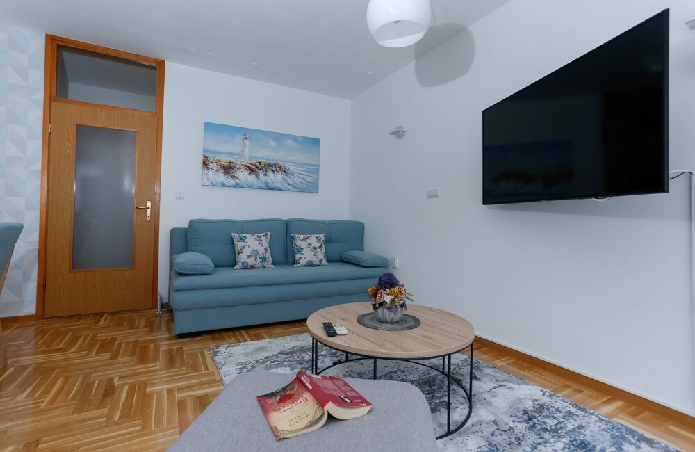 Trogir Stylish Apartment With Balcony and Sea View