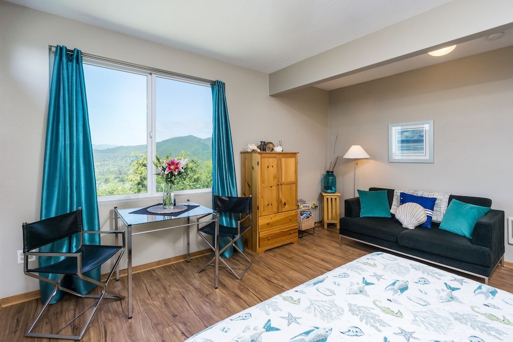 Blue Horizon by Avantstay Panoramic Views of the Ocean w/ Entertainers Patio view 4