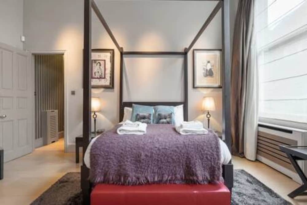 3-bdr Magnificent Harrods Knightsbridge Apartment