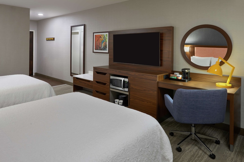 Hampton Inn  Suites by Hilton Montreal-Dorval - Property Image 27