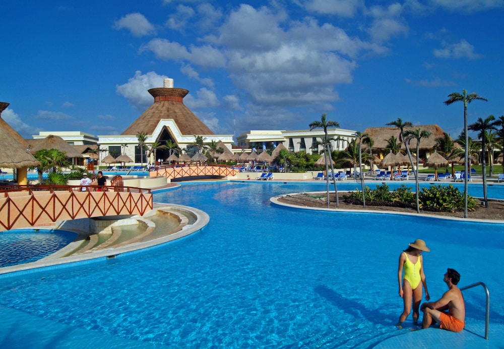 Bahia Principe Vacation Rentals - Three-Bedroom House
