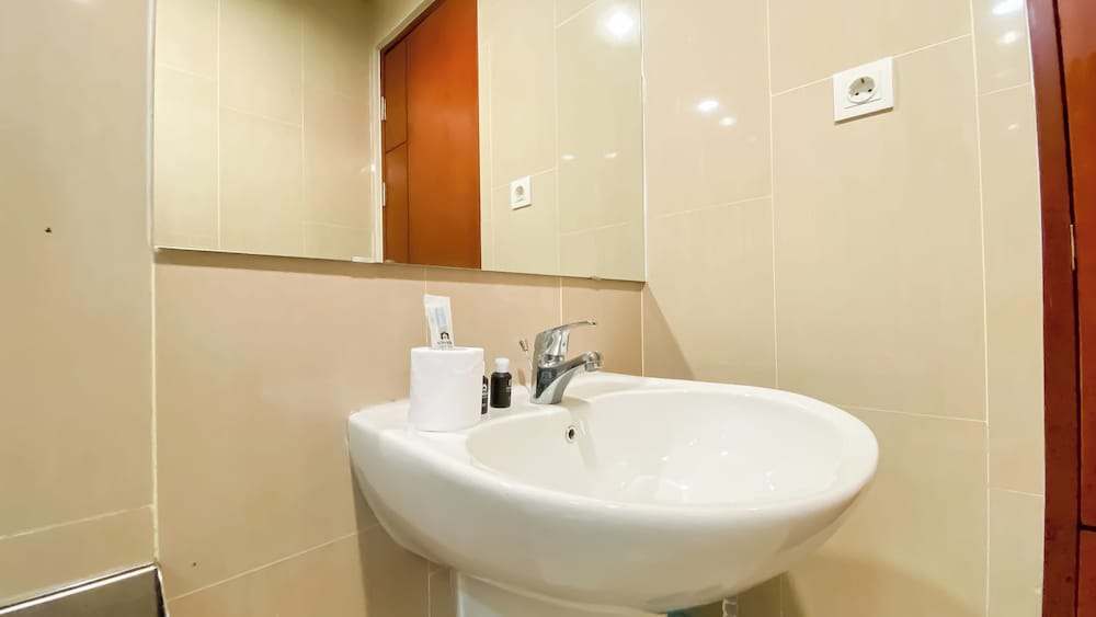 Spacious 2Br Apartment With Private Lift At The Kencana Residence