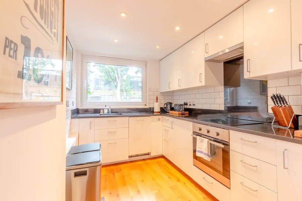 Spacious 1 Bedroom Apartment in Vibrant Angel