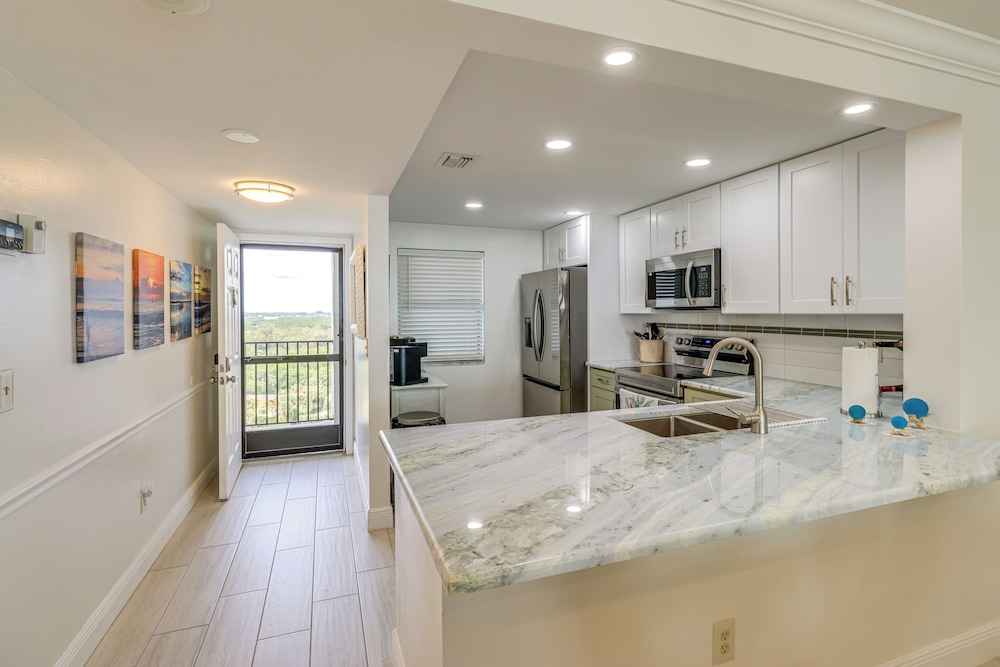Hutchinson Island Condo w/ Views & Pool Access