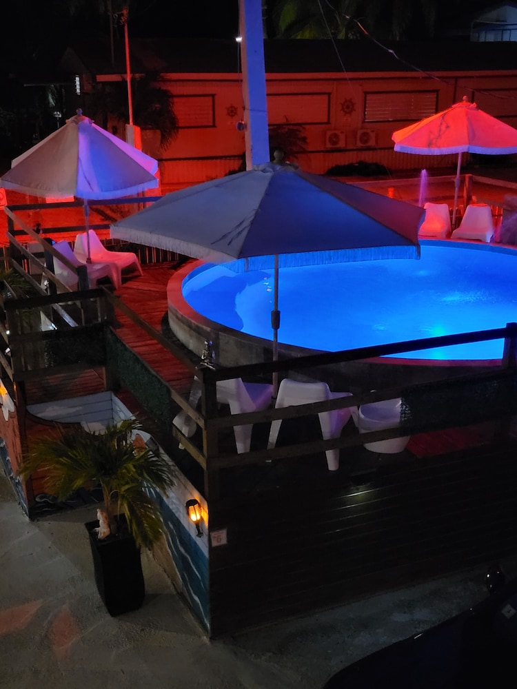 Luichy's Seaside Hotel