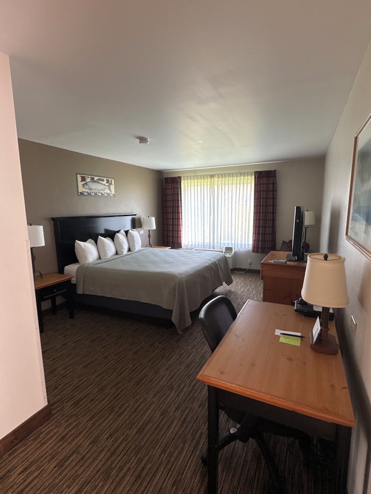 Salmon Rapids Lodge
