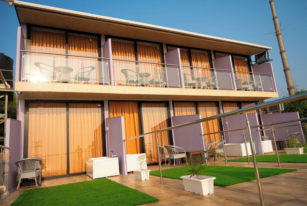 Coco 7 Beach Resort