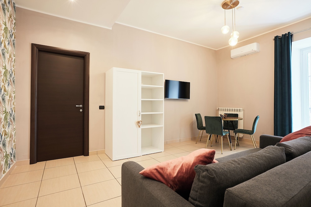 Vicky's Luxury Guesthouse by Napoliapartments