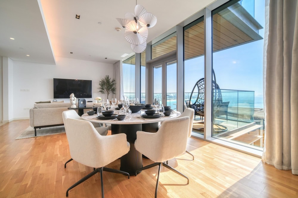 Sparkling Balcony Sea View Apt in Bluewaters