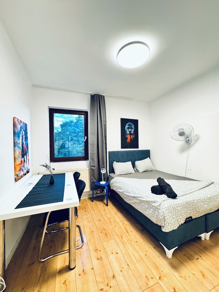 Spacious Budget Home Garden Stay