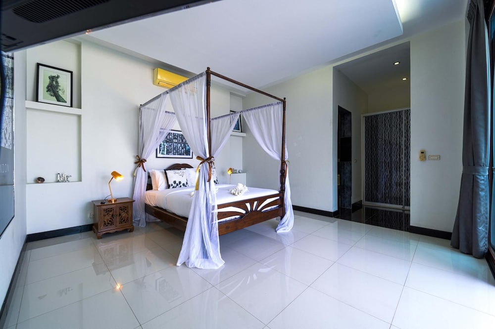 Beautiful 4-Bedroom Pool Villa BL9