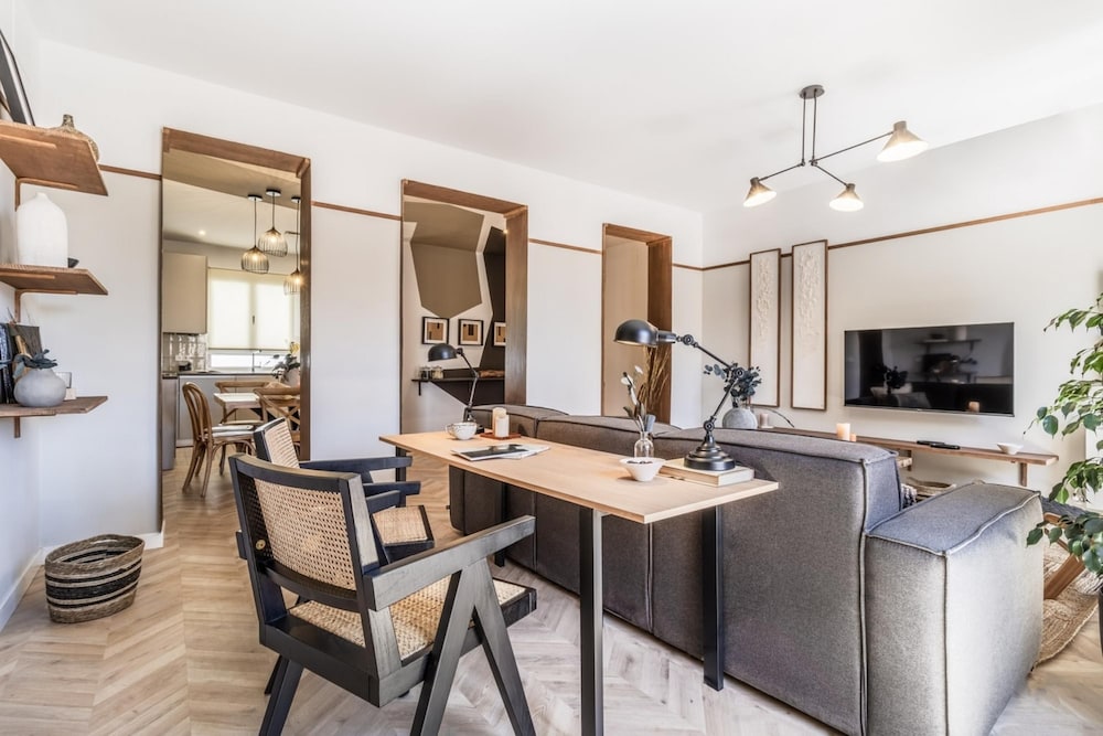Ainsa - 4 Bedrooms in Malasa a