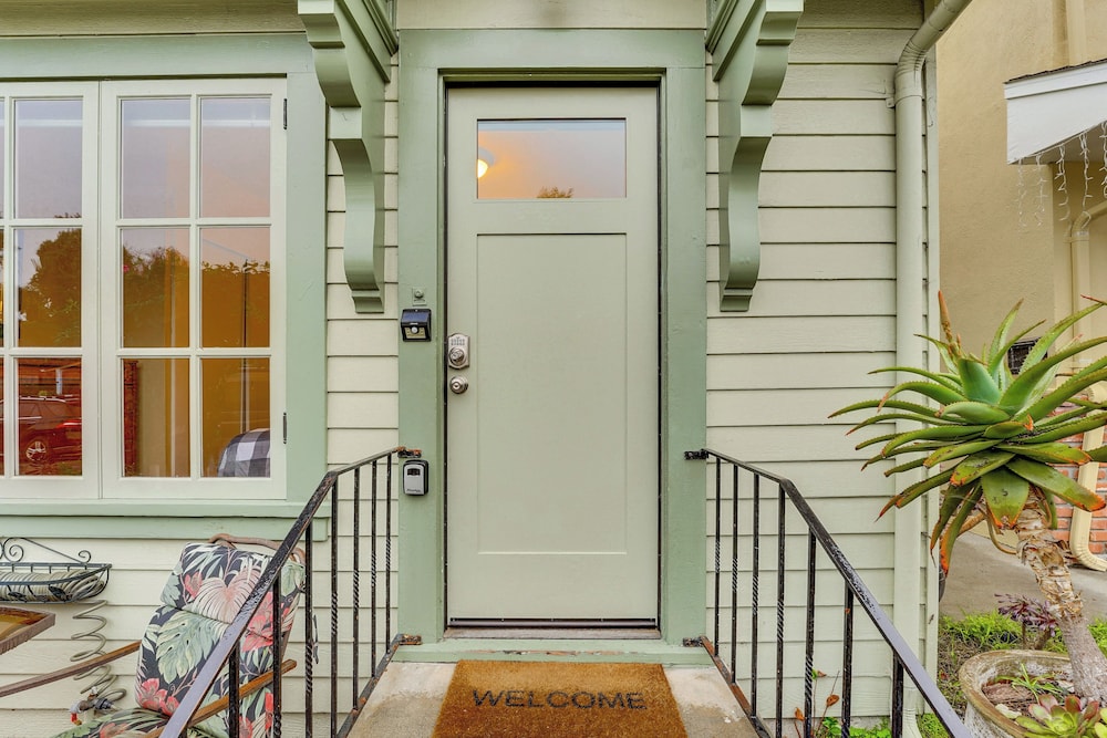 Inviting 1BR Patio Full Kitchen