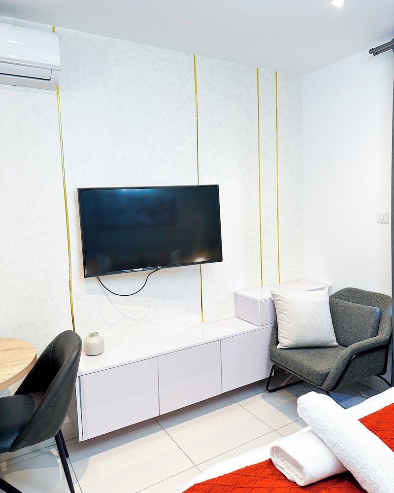 Serenity luxury studio loxwood