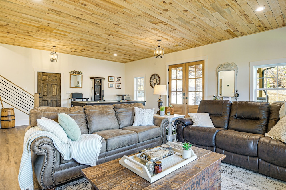 Family-friendly Barndominium Near Greenville!