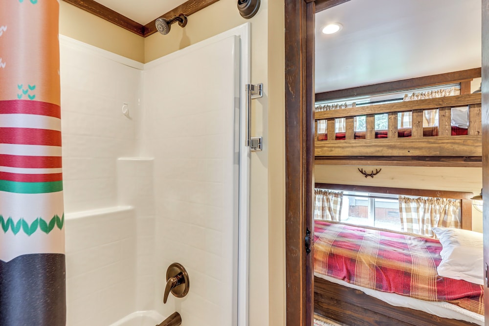 1 Mi to Tank Town Usa: Tiny Home w/ Pool Access!