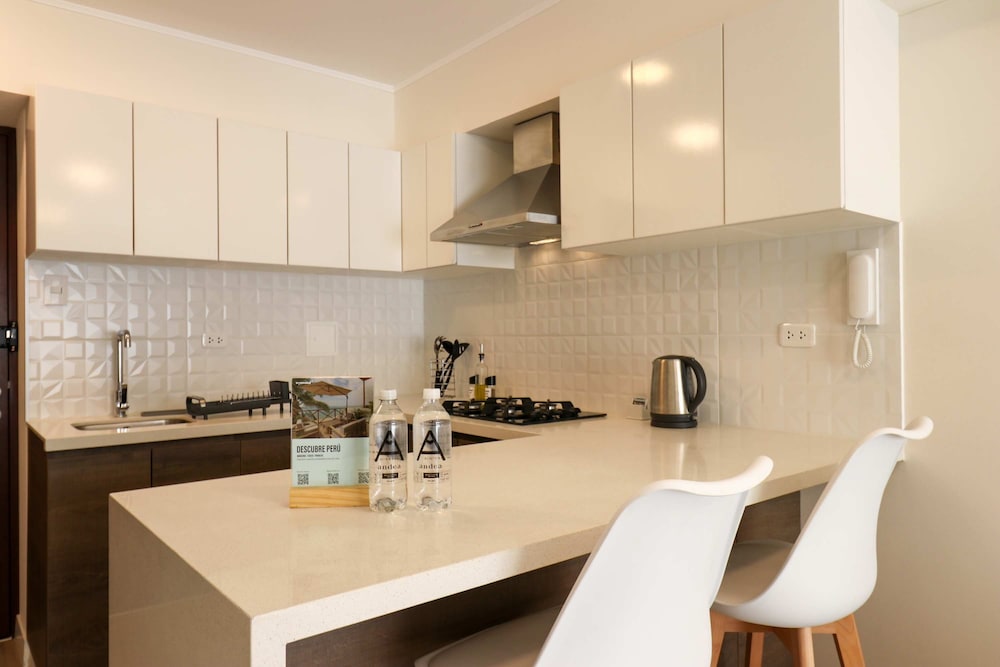 w Stylish 1BR w Balcony in Trendy Barranco